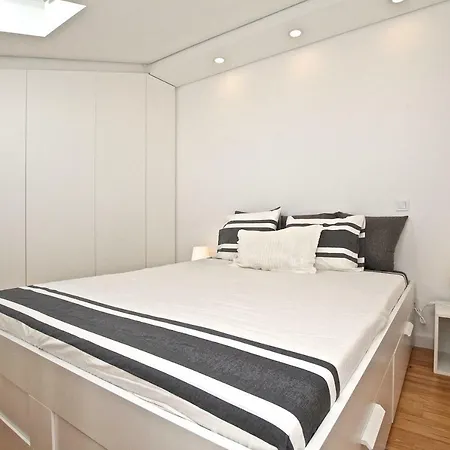 Central Penthouse At Paco Da Rainha Appartamento